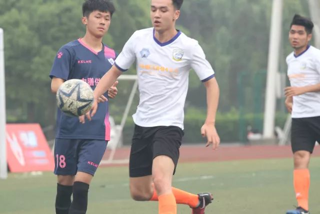弗里克：我问过亚马尔是否需要更替，他表示不需要
